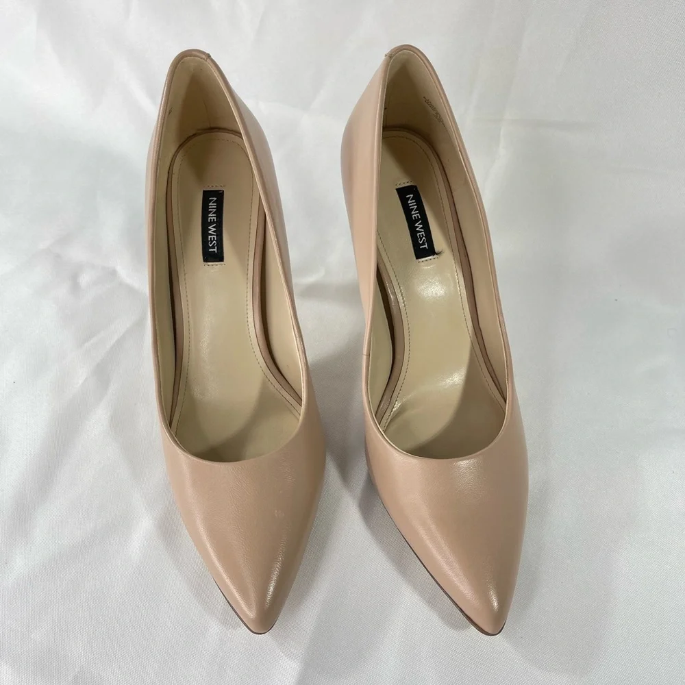 Nine West Womens Flax Leather Pointed Toe Pump  Light Natural Tan Size 1…